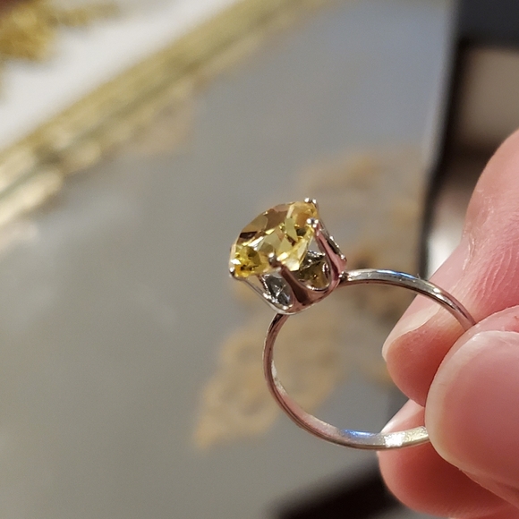 1.2 Carat AAA cubic zirconia yellow crystal ring - Picture 6 of 7